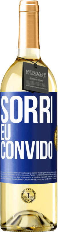 Envio grátis | Vinho branco Edição WHITE Sorri eu convido Etiqueta Azul. Etiqueta personalizável Vinho jovem Colheita 2023 Verdejo