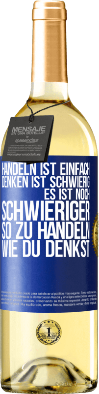 Kostenloser Versand | Weißwein WHITE Ausgabe Handeln ist einfach. Denken ist schwierig. Es ist noch schwieriger, so zu handeln, wie du denkst Blaue Markierung. Anpassbares Etikett Junger Wein Ernte 2025 Verdejo