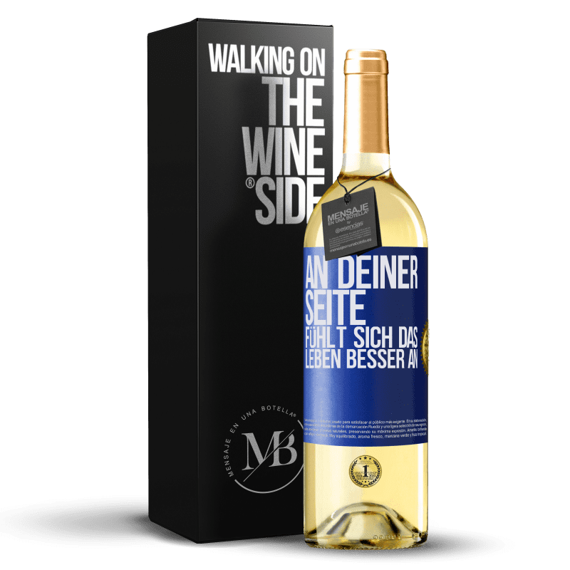 29,95 € Kostenloser Versand | Weißwein WHITE Ausgabe An deiner Seite fühlt sich das Leben besser an Blaue Markierung. Anpassbares Etikett Junger Wein Ernte 2023 Verdejo
