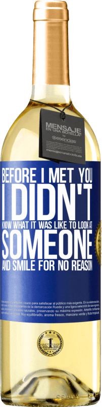 29,95 € | White Wine WHITE Edition Before I met you, I didn't know what it was like to look at someone and smile for no reason Blue Label. Customizable label Young wine Harvest 2024 Verdejo