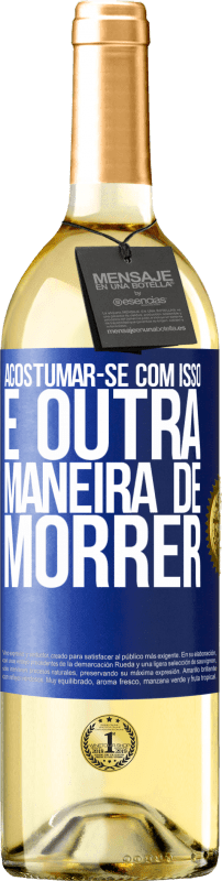 29,95 € Envio grátis | Vinho branco Edição WHITE Acostumar-se com isso é outra maneira de morrer Etiqueta Azul. Etiqueta personalizável Vinho jovem Colheita 2025 Verdejo