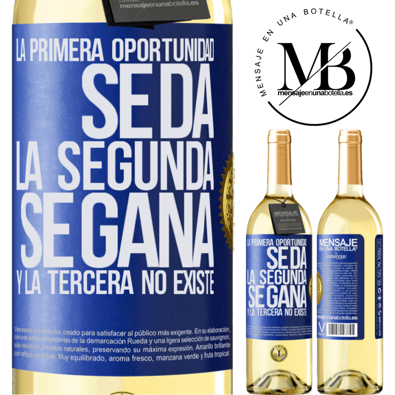 29,95 € Envío gratis | Vino Blanco Edición WHITE La primera oportunidad se da, la segunda se gana, y la tercera no existe Etiqueta Azul. Etiqueta personalizable Vino joven Cosecha 2023 Verdejo