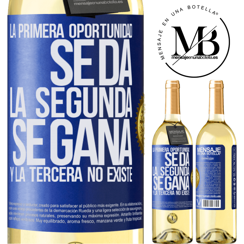 29,95 € Envío gratis | Vino Blanco Edición WHITE La primera oportunidad se da, la segunda se gana, y la tercera no existe Etiqueta Azul. Etiqueta personalizable Vino joven Cosecha 2025 Verdejo