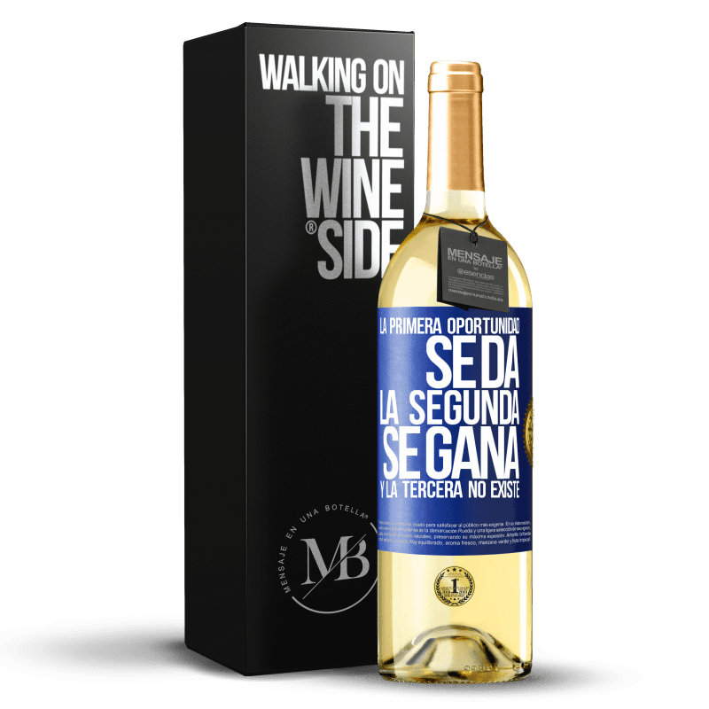 24,95 € Envoi gratuit | Vin blanc Édition WHITE La première opportunité est donnée, la seconde est gagnée et la troisième n'existe pas Étiquette Bleue. Étiquette personnalisable Vin jeune Récolte 2021 Verdejo
