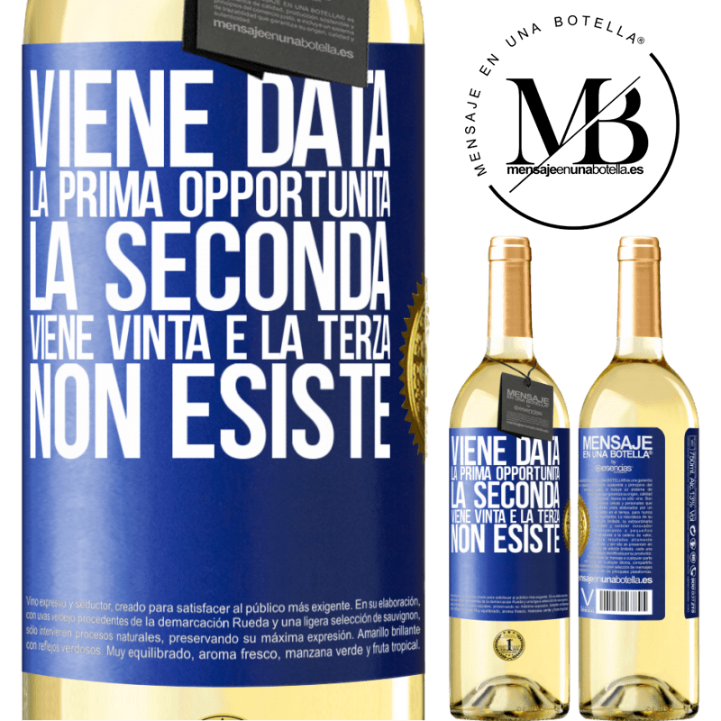 29,95 € Spedizione Gratuita | Vino bianco Edizione WHITE Viene data la prima opportunità, la seconda viene vinta e la terza non esiste Etichetta Blu. Etichetta personalizzabile Vino giovane Raccogliere 2025 Verdejo
