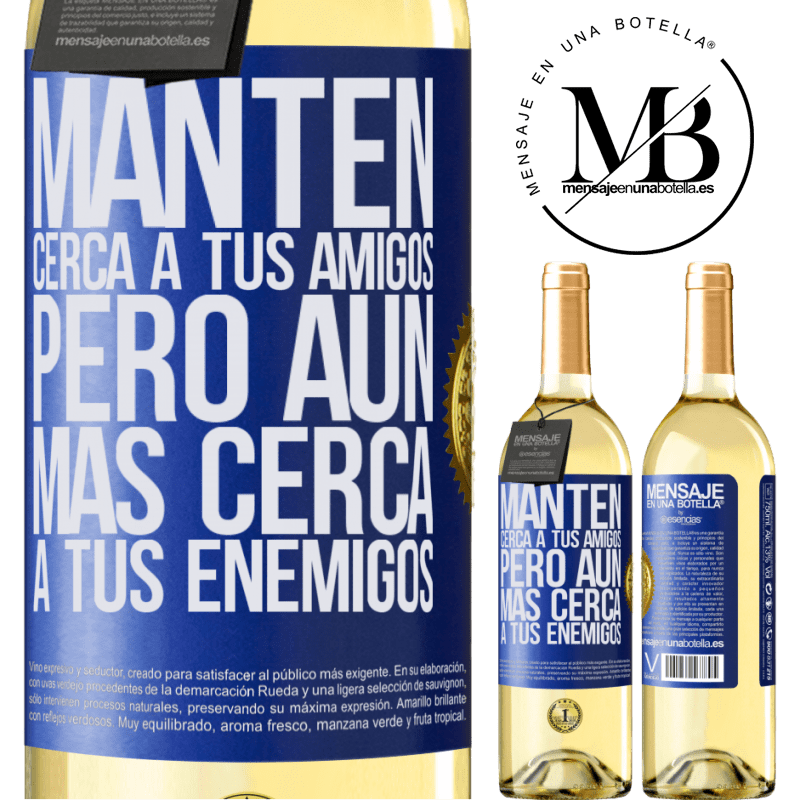 29,95 € Envío gratis | Vino Blanco Edición WHITE Mantén cerca a tus amigos, pero aún más cerca a tus enemigos Etiqueta Azul. Etiqueta personalizable Vino joven Cosecha 2025 Verdejo