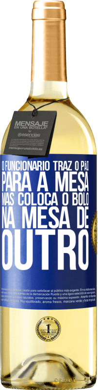 29,95 € | Vinho branco Edição WHITE O funcionário traz o pão para a mesa, mas coloca o bolo na mesa de outro Etiqueta Azul. Etiqueta personalizável Vinho jovem Colheita 2025 Verdejo