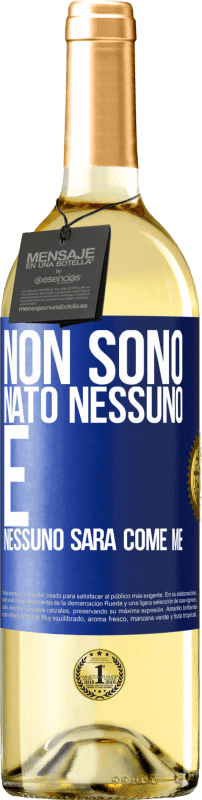 29,95 € Spedizione Gratuita | Vino bianco Edizione WHITE Non sono nato nessuno. E nessuno sarà come me Etichetta Blu. Etichetta personalizzabile Vino giovane Raccogliere 2025 Verdejo