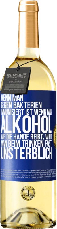 Kostenloser Versand | Weißwein WHITE Ausgabe Wenn man gegen Bakterien immunisiert ist wenn man Alkohol auf die Hände reibt, wird man beim Trinken fast unsterblich Blaue Markierung. Anpassbares Etikett Junger Wein Ernte 2023 Verdejo