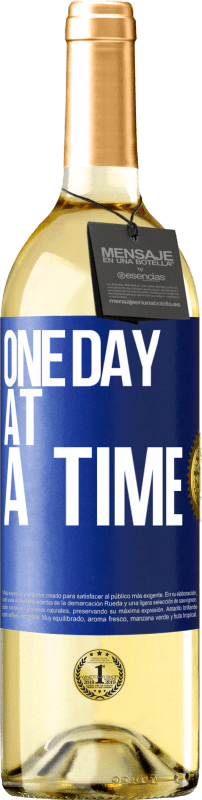 29,95 € | White Wine WHITE Edition One day at a time Blue Label. Customizable label Young wine Harvest 2023 Verdejo