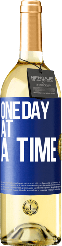 29,95 € | White Wine WHITE Edition One day at a time Blue Label. Customizable label Young wine Harvest 2024 Verdejo