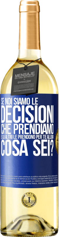 Spedizione Gratuita | Vino bianco Edizione WHITE Se noi siamo le decisioni che prendiamo e gli altri le prendono per te, allora cosa sei? Etichetta Blu. Etichetta personalizzabile Vino giovane Raccogliere 2023 Verdejo