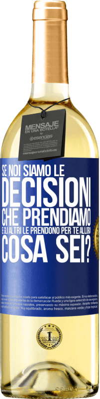29,95 € Spedizione Gratuita | Vino bianco Edizione WHITE Se noi siamo le decisioni che prendiamo e gli altri le prendono per te, allora cosa sei? Etichetta Blu. Etichetta personalizzabile Vino giovane Raccogliere 2025 Verdejo