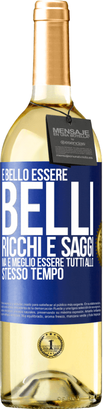 Spedizione Gratuita | Vino bianco Edizione WHITE È bello essere belli, ricchi e saggi, ma è meglio essere tutti allo stesso tempo Etichetta Blu. Etichetta personalizzabile Vino giovane Raccogliere 2023 Verdejo