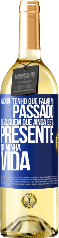 Envio grátis | Vinho branco Edição WHITE Agora tenho que falar no passado de alguém que ainda está presente na minha vida Etiqueta Azul. Etiqueta personalizável Vinho jovem Colheita 2023 Verdejo