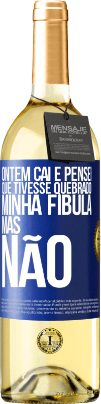 «Ontem caí e pensei que tivesse quebrado minha fíbula. Mas não» Edição WHITE