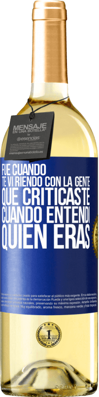 29,95 € Envío gratis | Vino Blanco Edición WHITE Fue cuando te vi riendo con la gente que criticaste, cuando entendí quién eras Etiqueta Azul. Etiqueta personalizable Vino joven Cosecha 2023 Verdejo