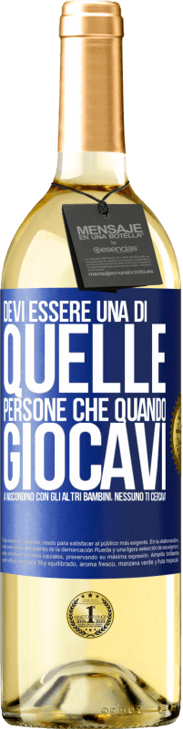 29,95 € | Vino bianco Edizione WHITE Devi essere una di quelle persone che quando giocavi a nascondino con gli altri bambini, nessuno ti cercava Etichetta Blu. Etichetta personalizzabile Vino giovane Raccogliere 2025 Verdejo