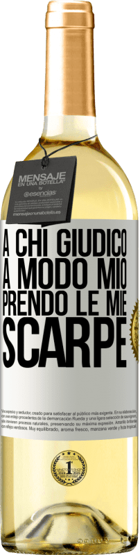 29,95 € Spedizione Gratuita | Vino bianco Edizione WHITE A chi giudico a modo mio, prendo le mie scarpe Etichetta Bianca. Etichetta personalizzabile Vino giovane Raccogliere 2025 Verdejo