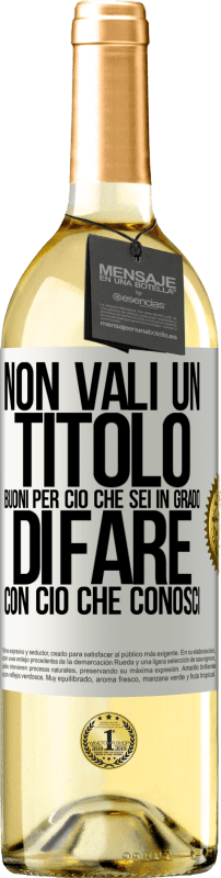 29,95 € | Vino bianco Edizione WHITE Non vali un titolo. Buoni per ciò che sei in grado di fare con ciò che conosci Etichetta Bianca. Etichetta personalizzabile Vino giovane Raccogliere 2024 Verdejo