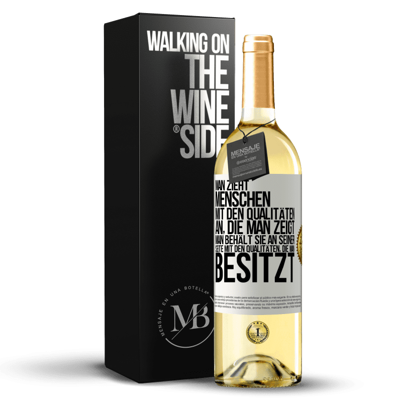 29,95 € Kostenloser Versand | Weißwein WHITE Ausgabe Man zieht Menschen mit den Qualitäten an, die man zeigt. Man behält sie an seiner Seite mit den Qualitäten, die man besitzt Weißes Etikett. Anpassbares Etikett Junger Wein Ernte 2023 Verdejo