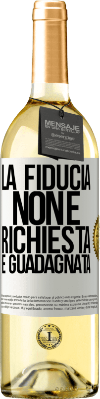 29,95 € | Vino bianco Edizione WHITE La fiducia non è richiesta, è guadagnata Etichetta Bianca. Etichetta personalizzabile Vino giovane Raccogliere 2024 Verdejo