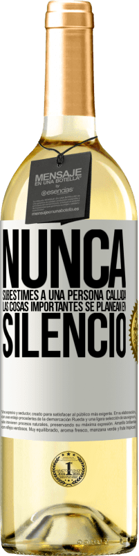 29,95 € | Vino Blanco Edición WHITE Nunca subestimes a una persona callada, las cosas importantes se planean en silencio Etiqueta Blanca. Etiqueta personalizable Vino joven Cosecha 2025 Verdejo