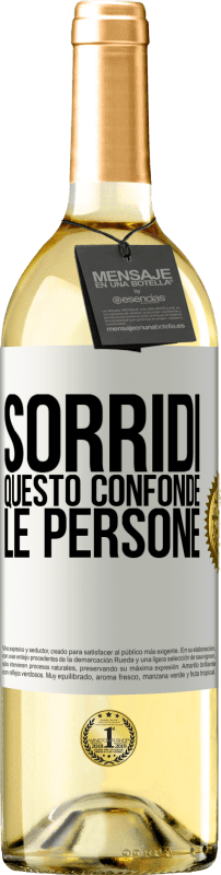 29,95 € | Vino bianco Edizione WHITE Sorridi, questo confonde le persone Etichetta Bianca. Etichetta personalizzabile Vino giovane Raccogliere 2024 Verdejo