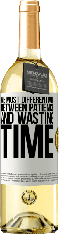 29,95 € | Белое вино Издание WHITE Мы должны различать терпение и тратить время Белая этикетка. Настраиваемая этикетка Молодое вино Урожай 2023 Verdejo