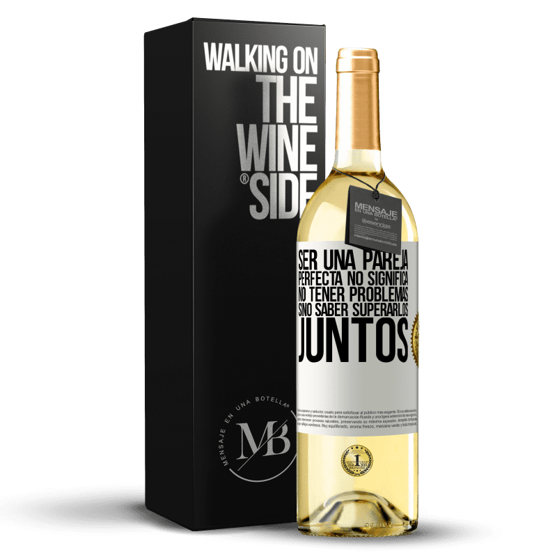 29,95 € Envío gratis | Vino Blanco Edición WHITE Ser una pareja perfecta no significa no tener problemas, sino saber superarlos juntos Etiqueta Blanca. Etiqueta personalizable Vino joven Cosecha 2024 Verdejo