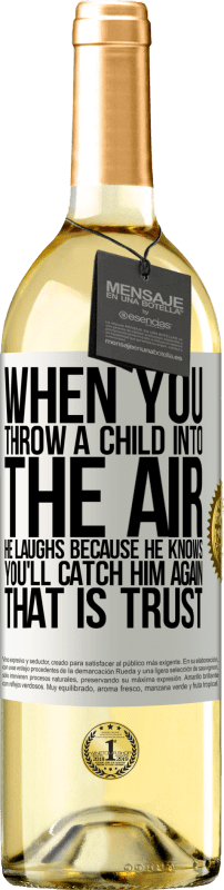 «Когда вы бросаете ребенка в воздух, он смеется, потому что знает, что вы снова его поймаете. ЭТО ДОВЕРИЕ» Издание WHITE
