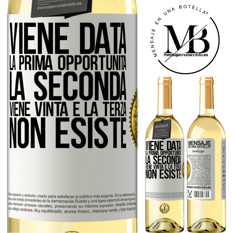 29,95 € Spedizione Gratuita | Vino bianco Edizione WHITE Viene data la prima opportunità, la seconda viene vinta e la terza non esiste Etichetta Bianca. Etichetta personalizzabile Vino giovane Raccogliere 2023 Verdejo