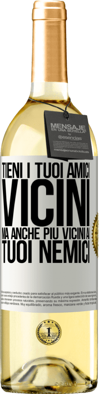 29,95 € | Vino bianco Edizione WHITE Tieni i tuoi amici vicini, ma anche più vicini ai tuoi nemici Etichetta Bianca. Etichetta personalizzabile Vino giovane Raccogliere 2024 Verdejo