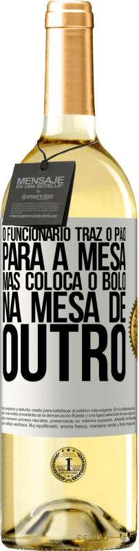 «O funcionário traz o pão para a mesa, mas coloca o bolo na mesa de outro» Edição WHITE