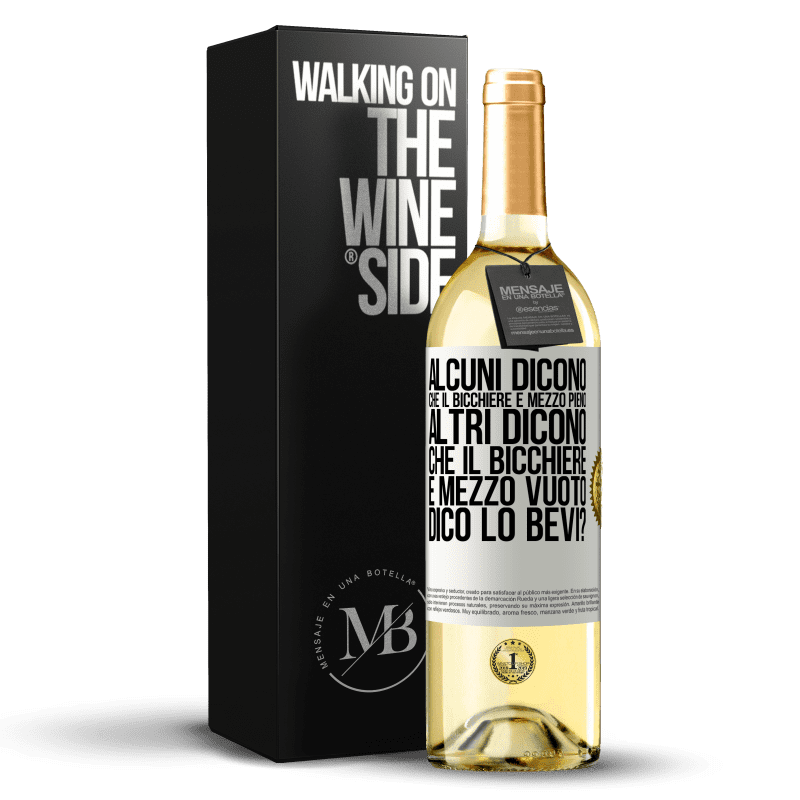 29,95 € Spedizione Gratuita | Vino bianco Edizione WHITE Alcuni dicono che il bicchiere è mezzo pieno, altri dicono che il bicchiere è mezzo vuoto. Dico lo bevi? Etichetta Bianca. Etichetta personalizzabile Vino giovane Raccogliere 2024 Verdejo