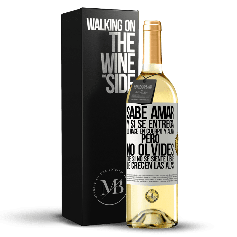 29,95 € Envío gratis | Vino Blanco Edición WHITE Sabe amar, y si se entrega, lo hace en cuerpo y alma. Pero, no olvides, que si no se siente libre, le crecen las alas Etiqueta Blanca. Etiqueta personalizable Vino joven Cosecha 2025 Verdejo