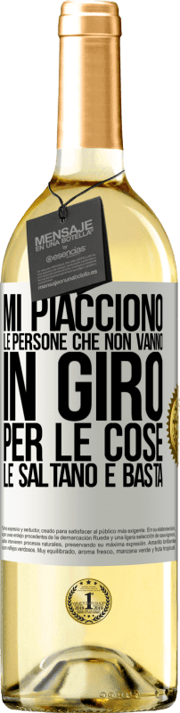 29,95 € Spedizione Gratuita | Vino bianco Edizione WHITE Mi piacciono le persone che non vanno in giro per le cose, le saltano e basta Etichetta Bianca. Etichetta personalizzabile Vino giovane Raccogliere 2025 Verdejo