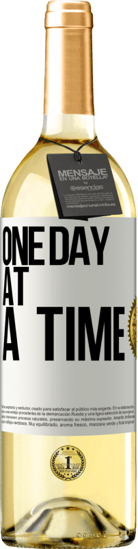 29,95 € | Белое вино Издание WHITE Один день за раз Белая этикетка. Настраиваемая этикетка Молодое вино Урожай 2023 Verdejo