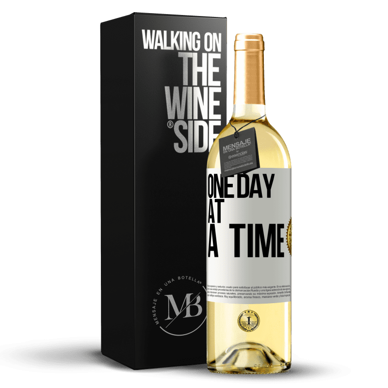 29,95 € Бесплатная доставка | Белое вино Издание WHITE Один день за раз Белая этикетка. Настраиваемая этикетка Молодое вино Урожай 2023 Verdejo
