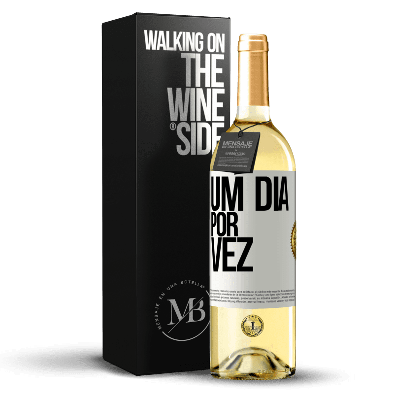 29,95 € Envio grátis | Vinho branco Edição WHITE Um dia por vez Etiqueta Branca. Etiqueta personalizável Vinho jovem Colheita 2023 Verdejo