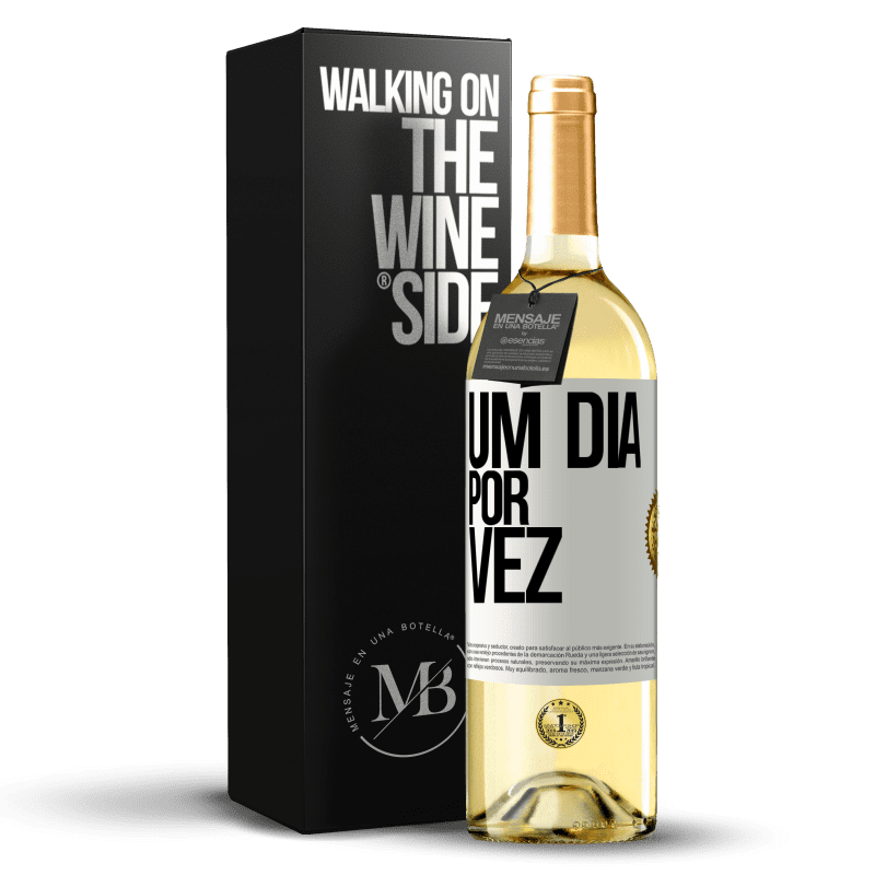 29,95 € Envio grátis | Vinho branco Edição WHITE Um dia por vez Etiqueta Branca. Etiqueta personalizável Vinho jovem Colheita 2024 Verdejo