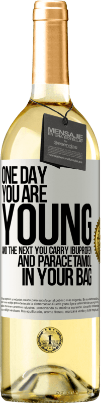 29,95 € | 白ワイン WHITEエディション ある日あなたは若く、次の日はあなたのバッグにイブプロフェンとパラセタモールを運びます ホワイトラベル. カスタマイズ可能なラベル 若いワイン 収穫 2023 Verdejo