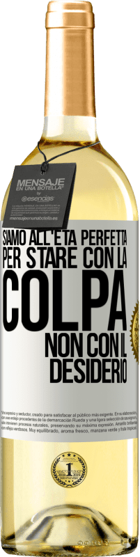 29,95 € Spedizione Gratuita | Vino bianco Edizione WHITE Siamo all'età perfetta, per stare con la colpa, non con il desiderio Etichetta Bianca. Etichetta personalizzabile Vino giovane Raccogliere 2025 Verdejo
