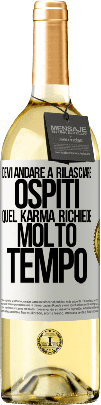 Spedizione Gratuita | Vino bianco Edizione WHITE Devi andare a rilasciare ospiti, quel karma richiede molto tempo Etichetta Bianca. Etichetta personalizzabile Vino giovane Raccogliere 2023 Verdejo