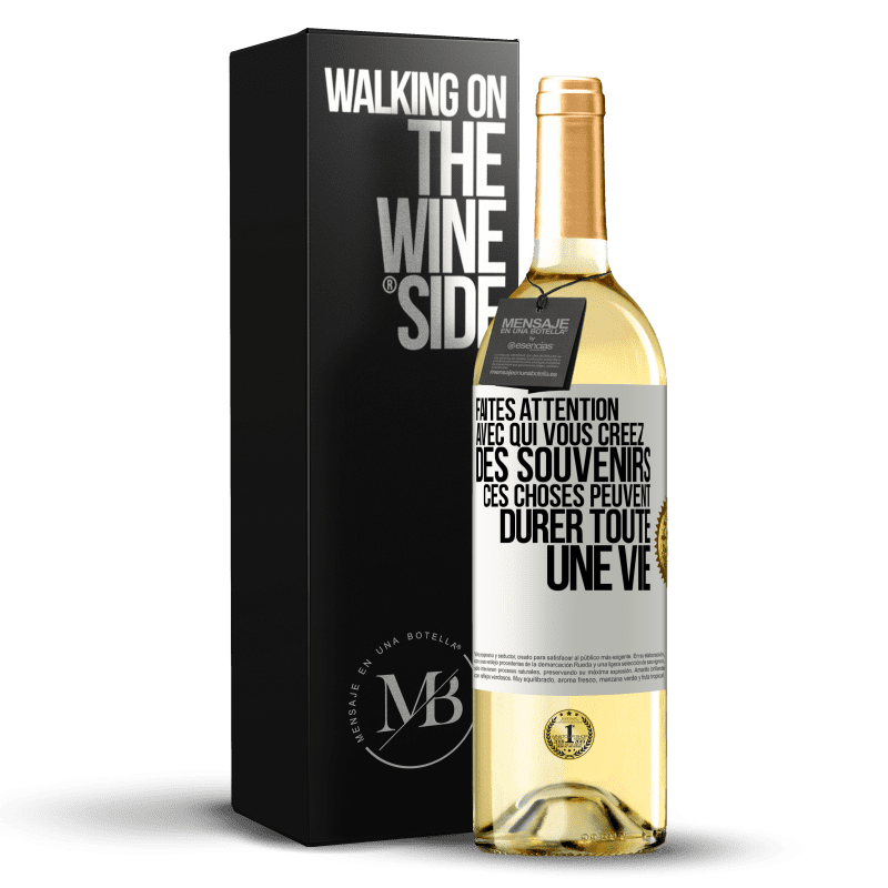 29,95 € Envoi gratuit | Vin blanc Édition WHITE Faites attention avec qui vous créez des souvenirs. Ces choses peuvent durer toute une vie Étiquette Blanche. Étiquette personnalisable Vin jeune Récolte 2023 Verdejo