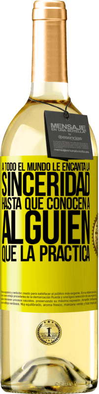 29,95 € | Vino Blanco Edición WHITE A todo el mundo le encanta la sinceridad. Hasta que conocen a alguien que la practica Etiqueta Amarilla. Etiqueta personalizable Vino joven Cosecha 2025 Verdejo