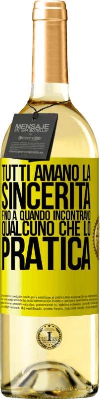 Spedizione Gratuita | Vino bianco Edizione WHITE Tutti amano la sincerità. Fino a quando incontrano qualcuno che lo pratica Etichetta Gialla. Etichetta personalizzabile Vino giovane Raccogliere 2023 Verdejo