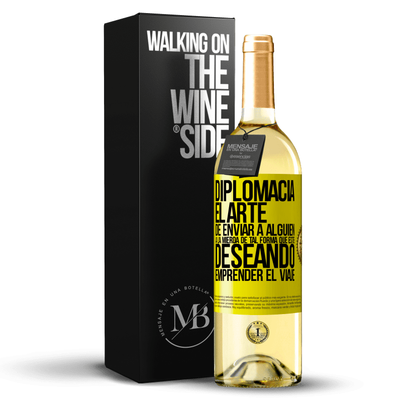 29,95 € Envío gratis | Vino Blanco Edición WHITE Diplomacia. El arte de enviar a alguien a la mierda de tal forma que esté deseando emprender el viaje Etiqueta Amarilla. Etiqueta personalizable Vino joven Cosecha 2024 Verdejo