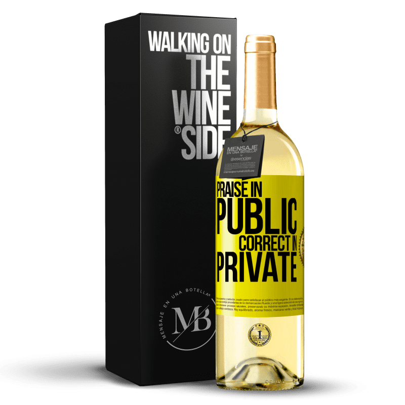 29,95 € Бесплатная доставка | Белое вино Издание WHITE Хвалите на публике, исправляйте наедине Желтая этикетка. Настраиваемая этикетка Молодое вино Урожай 2023 Verdejo
