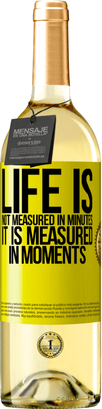 «Жизнь измеряется не минутами, а моментами» Издание WHITE